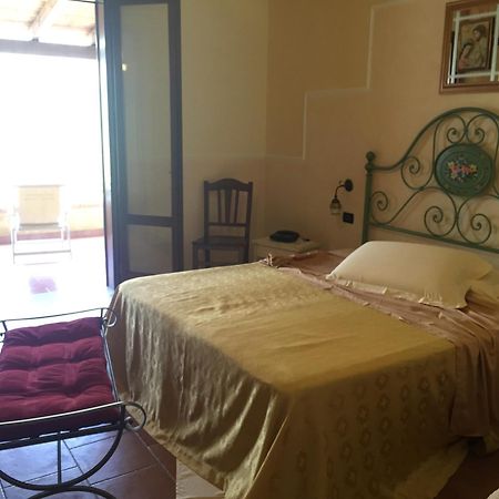 Hotel Oasi Da Paolo Кастелуцо Екстериор снимка