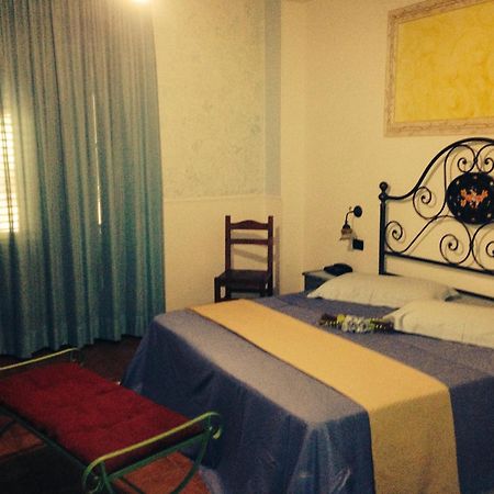 Hotel Oasi Da Paolo Кастелуцо Екстериор снимка