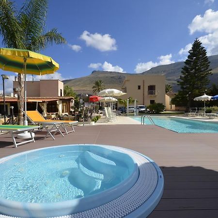 Hotel Oasi Da Paolo Кастелуцо Екстериор снимка