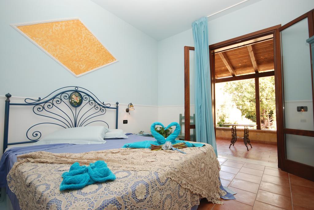 Hotel Oasi Da Paolo Кастелуцо Екстериор снимка