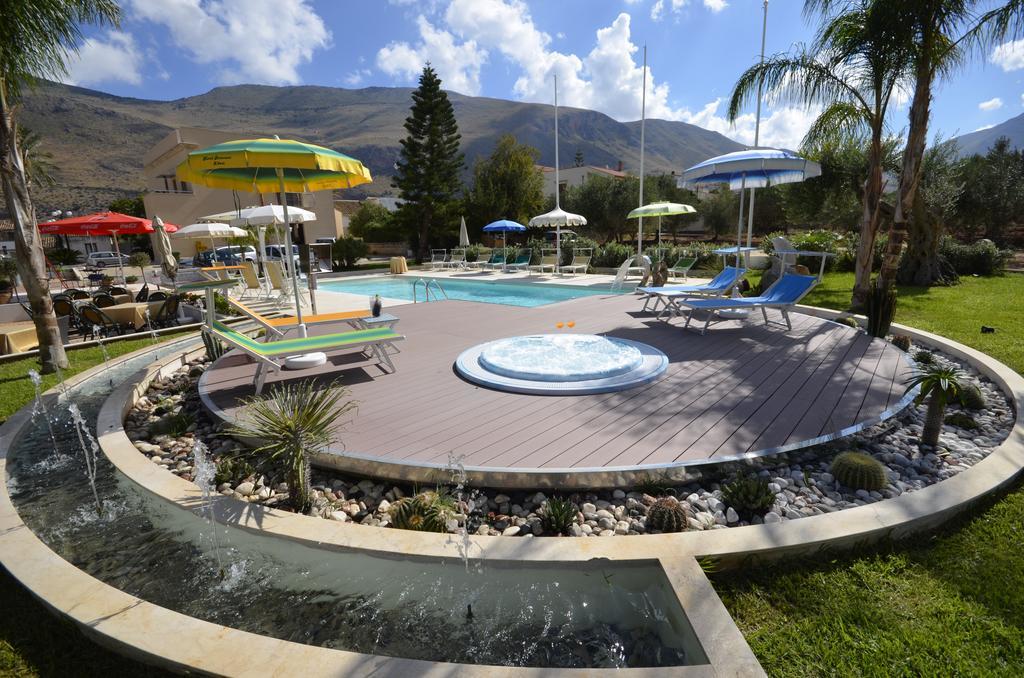 Hotel Oasi Da Paolo Кастелуцо Екстериор снимка