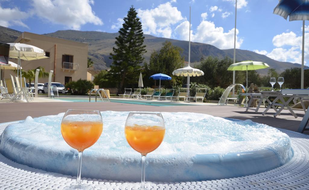 Hotel Oasi Da Paolo Кастелуцо Екстериор снимка
