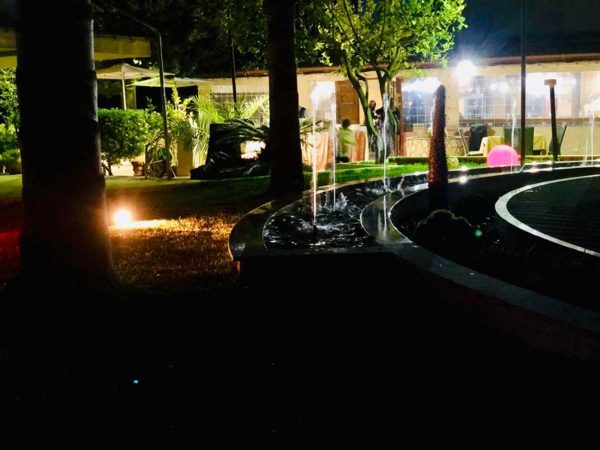 Hotel Oasi Da Paolo Кастелуцо Екстериор снимка