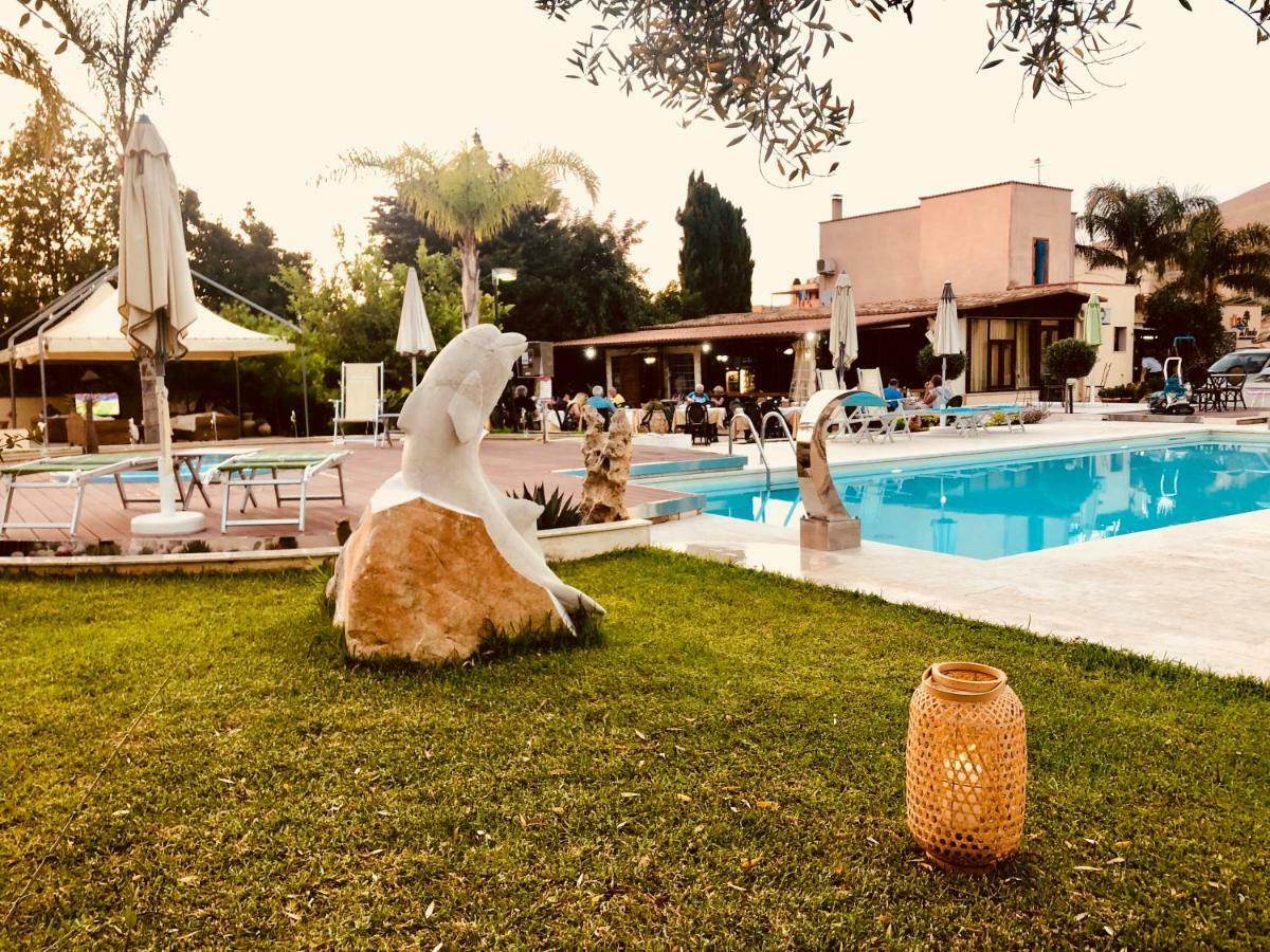 Hotel Oasi Da Paolo Кастелуцо Екстериор снимка